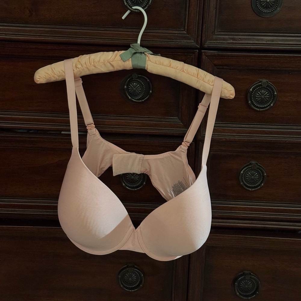 Victoria's Secret Blush Bra NWOT